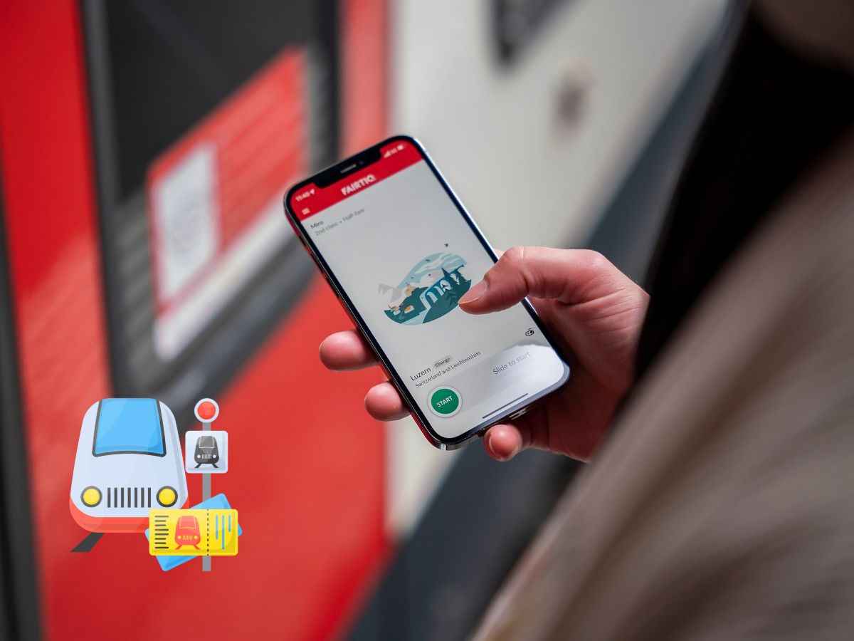 donna che sale sul treno e fa il biglietto