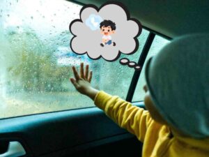 enfant dans la voiture qui a besoin de faire pipi